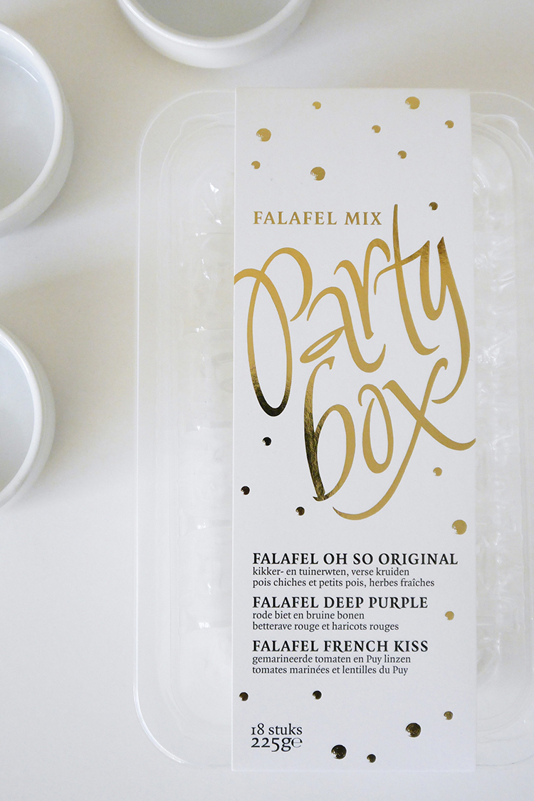 Packaging met party lettering voor la vie est belle